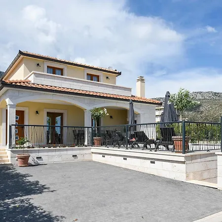 Perla Villa *